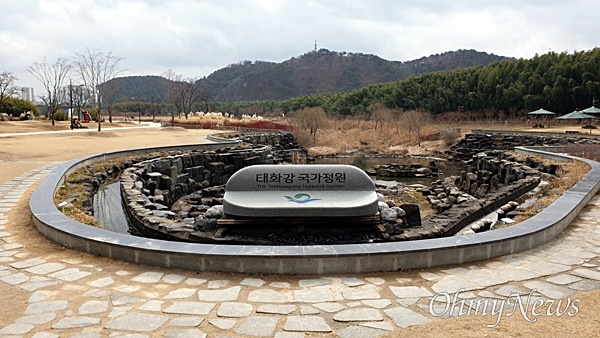  태화강 국가정원의 중앙에 해당하는 오산광장. 오른쪽으로 대나무 숲이 보인다.