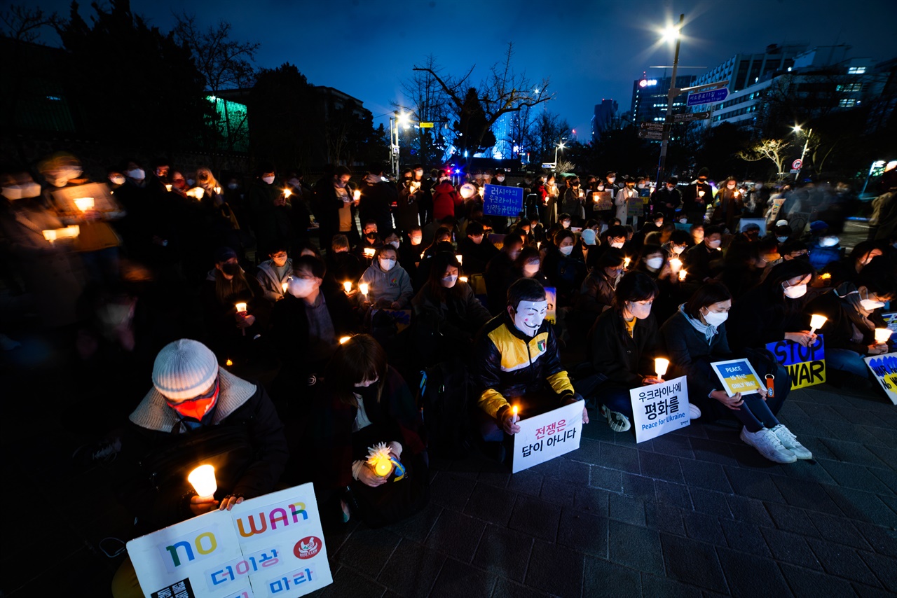 우크라이나 전쟁이 발발하고 많은 시민들이 우크라이나의 평화와 전쟁 중단을 촉구하며 촛불집회에 참여했다. 하지만 적극적인 반전 운동의 분위기는 오래 가지 못했다.