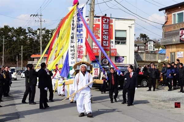  정월대보름인 24일(음력 1월 15일) 서산에서는 다양한 행사가 열린다. 사진은 지난해 열린 간월도 군왕제. 