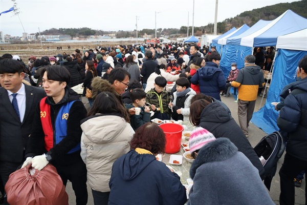  사천앞들 달집태우기 현장.