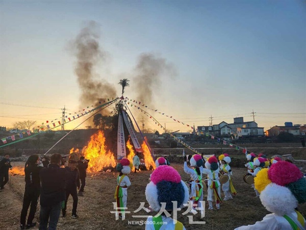  서포면 달집태우기 현장.