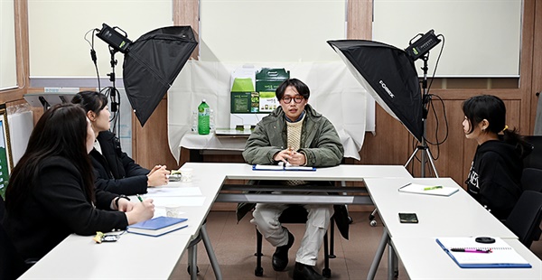 왼쪽부터 순서대로 유다빈 이사, 엄미현 대표, 최학수 대표, 임지혜 기자