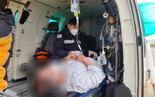 지난 10일 한 제주도민이 대동맥 박리 증상으로 제주의 종합병원 응급실을 찾았으나 치료할 수 없어 소방 헬기에 실려 서울로 이송됐다. 