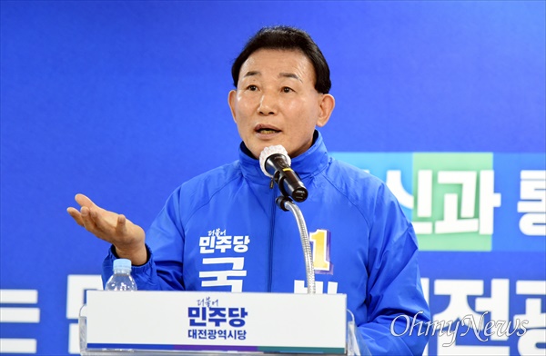 박용갑 더불어민주당 대전 중구 예비후보가 29일 민주당대전시당에서 경선에 참여하는 입장을 밝혔다.