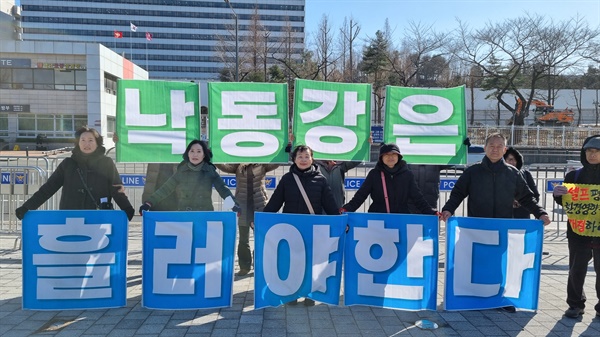낙동강네트워크, 영산강살리기네트워크, 한국강살리기네트워크는 1일 서울 용산 대통령실 앞에서 ‘2024 총선유권자운동’을 선언했다.