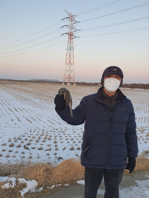  송전탑은 주변환경에 다양한 위협을 가할 수 있다.