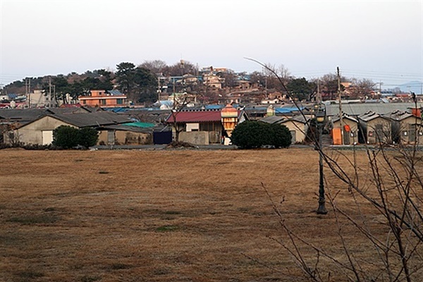 1959년 도성마을에는 1200여명의 주민이 살았지만 현재 100여명만 남아있다. 