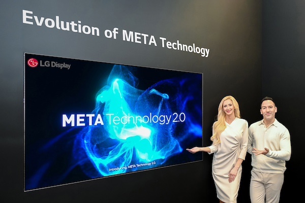 LG 디스플레이의 대형 유기발광다이오드(OLED) TV의 메타 기술 시연 모습.