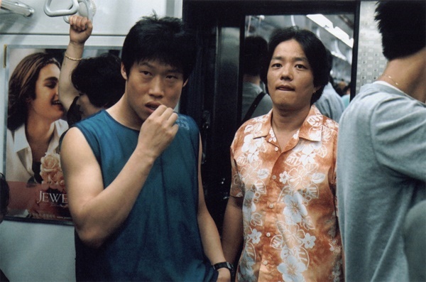  김성수 감독의 작품에 출연했던 유해진(왼쪽)과 이범수는 <영어완전정복>에 카메오로 출연했다.