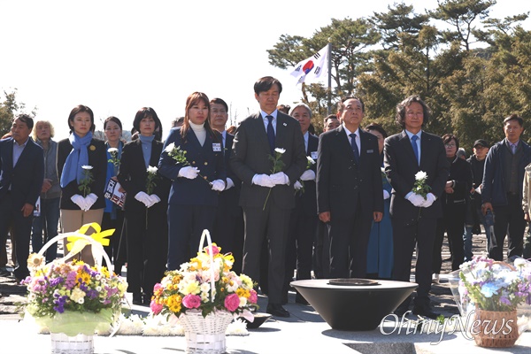 조국 조국혁신당 대표, 10일 오후 봉하마을 고 노무현 대통령 묘소 참배.