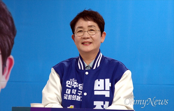 더불어민주당 박정현 최고위원이 11일 오후 민주당대전시당에서 4.10 총선 대전 대덕구 출마를 선언했다.