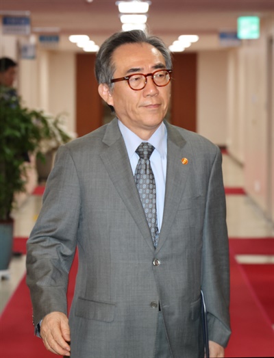 조태열 외교부 장관이 12일 오전 서울 종로구 정부서울청사에서 열린 국무회의에 입장하고 있다. 

