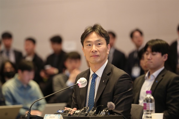 13일 서울 영등포구 한국경제인연합회에서 열린 '개인투자자와 함께하는 열린 토론'에 참석한 이복현 금융감독원장.