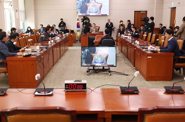 15일 국회에서 법제사법위원회 전체회의가 열리고 있다. 여당인 국민의힘은 김도읍 위원장과 정점식 간사만 회의에 참석했다. 