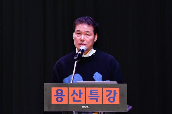 김영호 통일부장관이 지난 16일 서울 용산구 전쟁기념관에서 열린 '용산특강'에서 강연하고 있다. 

