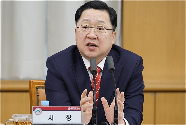 이장우 대전시장이 19일 주간업무회의에서 '공직기강 확립'을 주문했다.