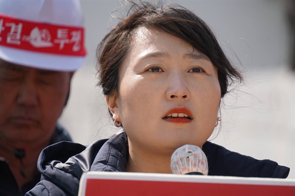노동당 비례대표 1번 남한나 후보가 발언하고 있다. 