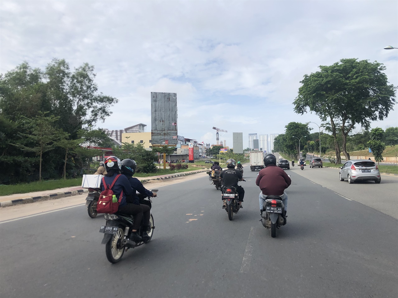 오토바이가 많은 동남아시아 답게, 인도네시아 바탐도 오토바이로 도로가 채워진다.