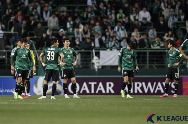  울산 HD와의 2023-24 아시아축구연맹(AFC) 챔피언스리그 8강 1차전에서 무승부를 기록했던 전북 현대