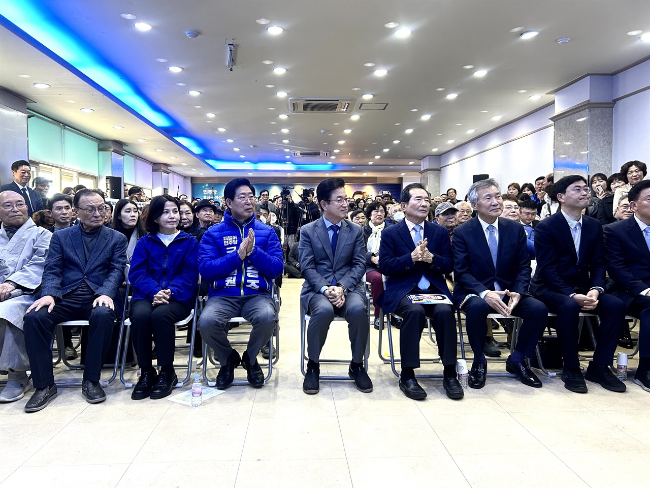 제22대 홍성·예산 국회의원 선거에 출마한 더불어민주당 양승조 후보가 23일 선거사무소 개소식을 열고 총선 승리를 다짐했다.
