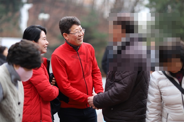 최기식 경기 의왕과천 국민의힘 총선 후보의 선거운동 모습.