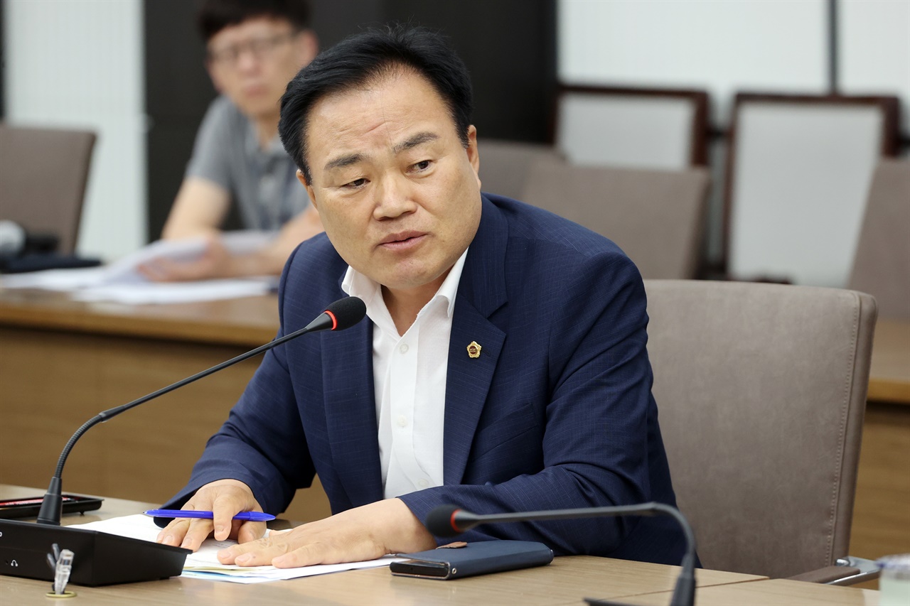 경기도의회 김종배 건설교통위원장은 “상호협의 통해 공동 이용체계를 확립하는 것이 주민 편의 우선 하는 것”이라고 강조했다.


