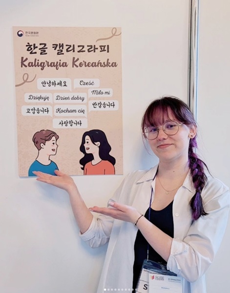 주잔나는 폴란드 바르샤바 한국 문화원에서 다양한 행사를 돕고 통역 일을 했다.