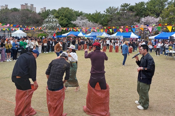 3월 31일 창원 용지문화공원에서 열린 캄보디아 설날 축제인 ‘쫄츠남’.
