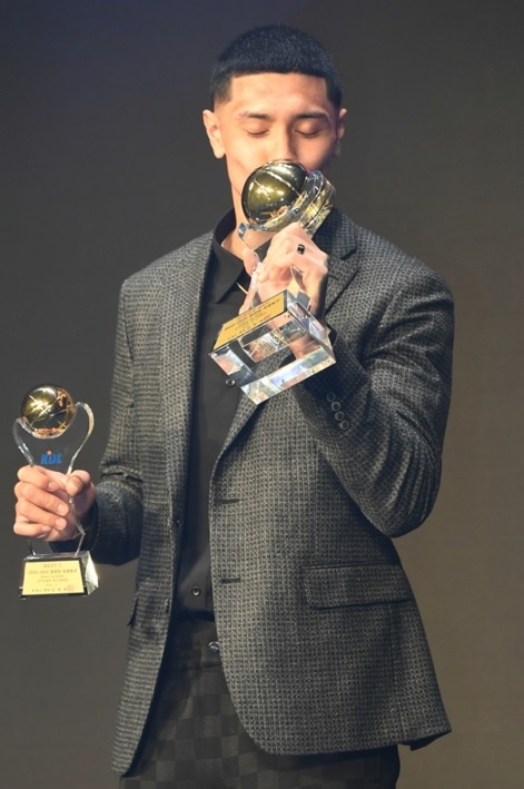  2023-2024 프로농구 최우수선수(MVP)에 선정된 원주 DB 이선 알바노