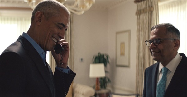  버락 오바마 전 미국 대통령은 넷플릭스 오리지널 다큐멘터리 <일 : 우리가 온종일 하는 바로 그것>에서 총괄프로듀서를 맡았다.