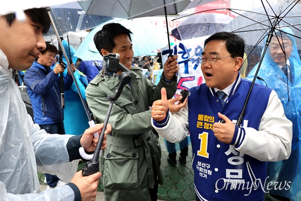  더불어민주당 허성무 후보(창원성산)가 3일 오후 오마이TV와 인터뷰를 하고 있다. 