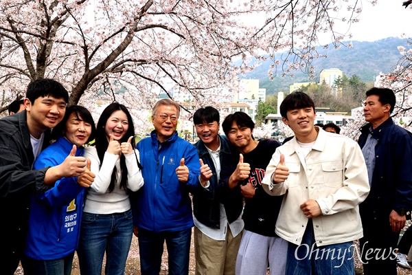 문재인 전 대통령, 4일 김지수 후보와 창원대 찾아.