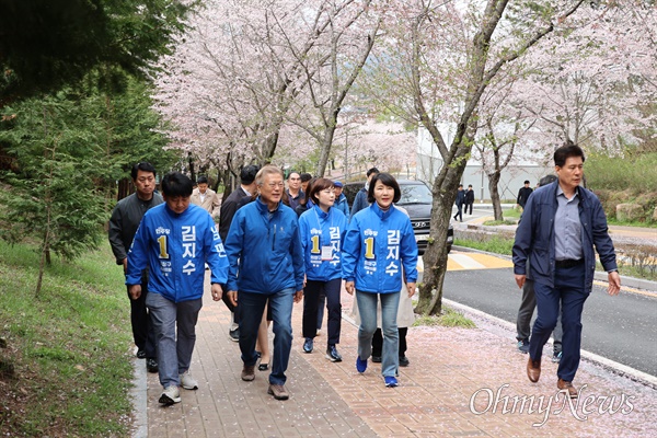  문재인 전 대통령, 4일 김지수 후보와 창원대 찾아.