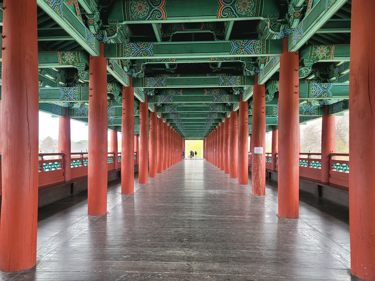 통일신라시대의 교량으로, 조선시대에 유실되어 없어진 것을 고증을 거쳐 2018년 4월 복원 완료했다.