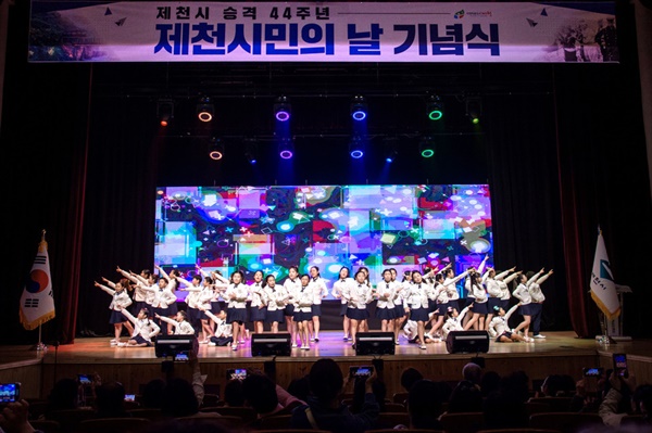 지난 4월 1일 제천시(시장 김창규, 국민의힘)는 문화회관에서 시민 200여명이 참여한 가운데 시민의날 행사를 개최했다. 