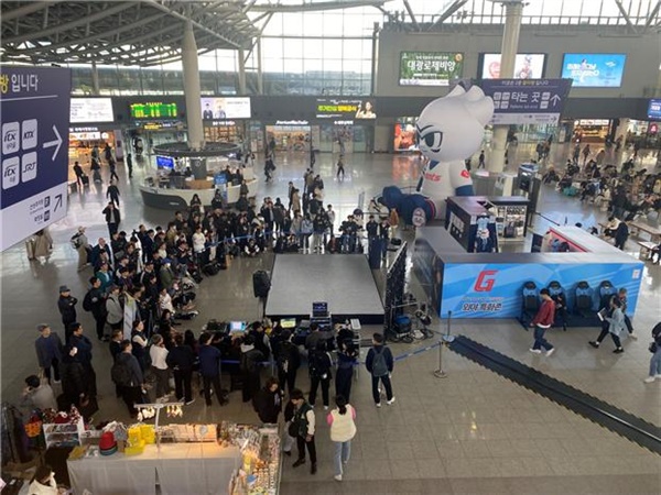 코레일유통은 지난 3월 부산역에서 롯데자이언츠 팝업존을 열었다.