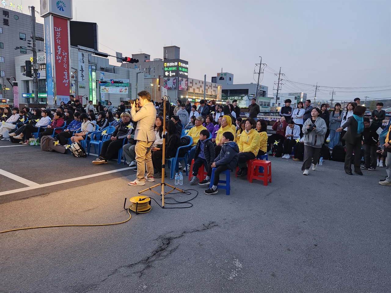 지난 11일 충남 홍성군 복개주차장에서는 세월호 10주기 추모문화제가 열렸다. 