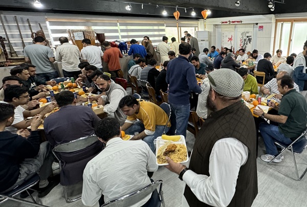 14일 경남이주민센터에서 열린 “외국인주민을 위한 자국음식잔치-파키스탄 이드 축제”