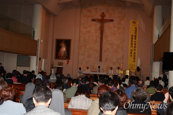  천주교 마산교구 정의평화위원회는 15일 저녁 창원 사파동성당에서 "세월호 참사 10주기 추모미사”를 올렸다.