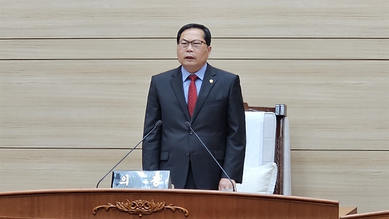 박상모 의장이 제257회 임시회 개회사를 하고 있다.