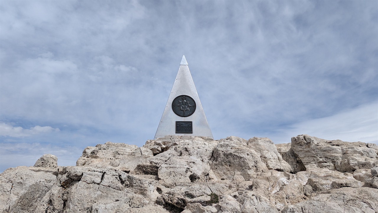 과달루페 정상 과달루페 정상 (Guadalupe Peak)은 텍사스주에서 가장 높은 곳이다.