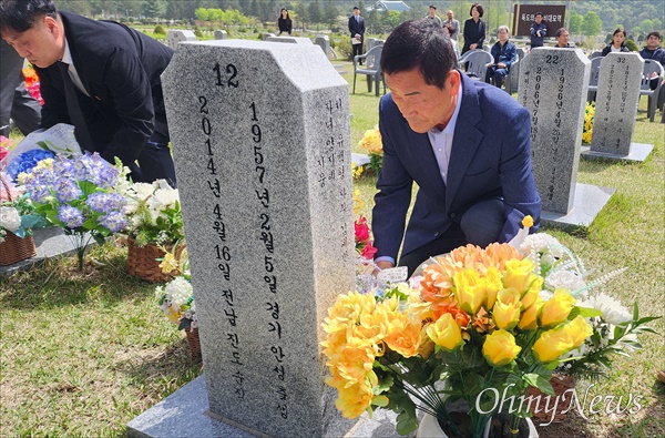 '세월호 참사 10주기 순직교사·소방관·의사자 기억식'이 16일 오전 국립대전현충원 순직공무원묘역에서 개최됐다.