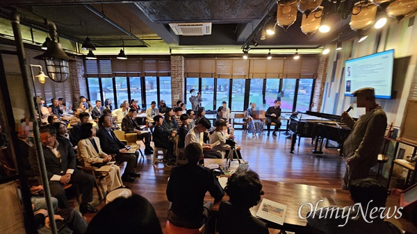 주말인 지난 13일 전남 나주 원도심 한 카페 2층 음악홀에서 열린 클래식 음악회.