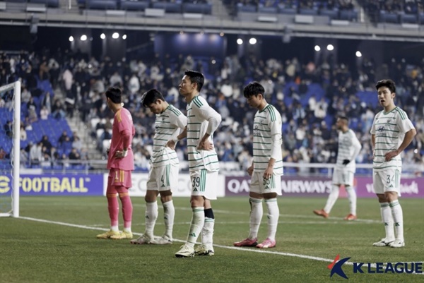 2023-24 아시아축구연맹(AFC) 챔피언스리그 8강에서 탈락을 기록한 전북 현대