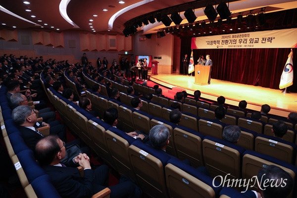 조태열 외교부장관이 22일 오전 서울 종로구 외교부에서 열린 재외공관장회의 개회식에서 개회사를 하고 있다.