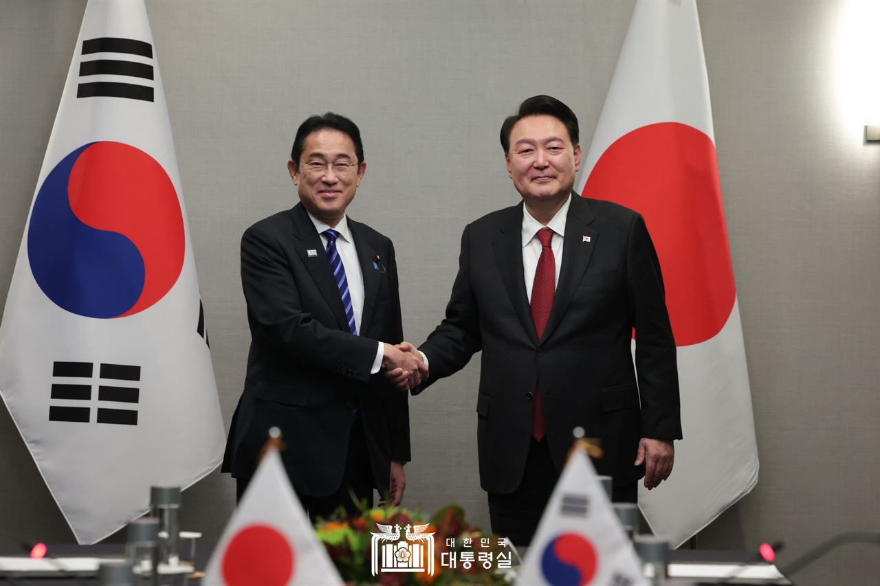 작년 11월 16일 윤석열 대통령은 기시다 후미오 일본 총리와 한-일 정상회담을 가졌다.