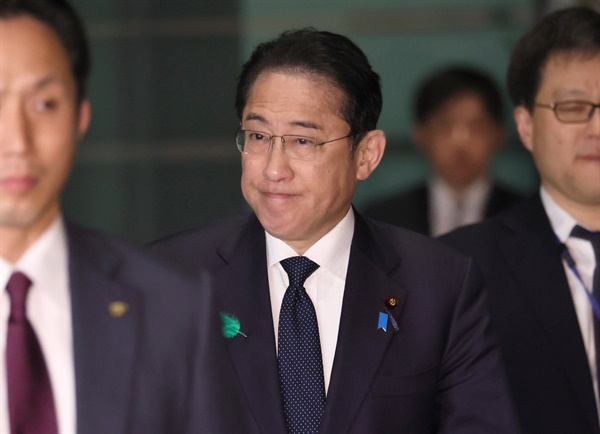지난 18일 기시다 후미오 일본 총리가 총리 관저에서 나오고 있다. 