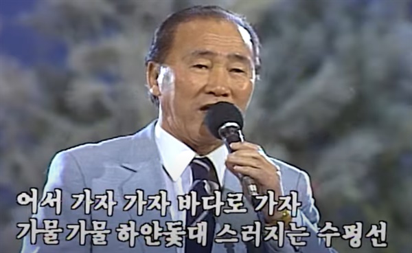 '눈물 젖은 두만강'으로 유명한 가수 김정구