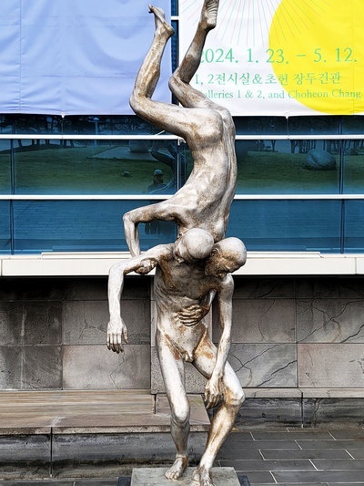 '중력·무중력'(김영원 작)  환호공원 야외에 전시된 조각