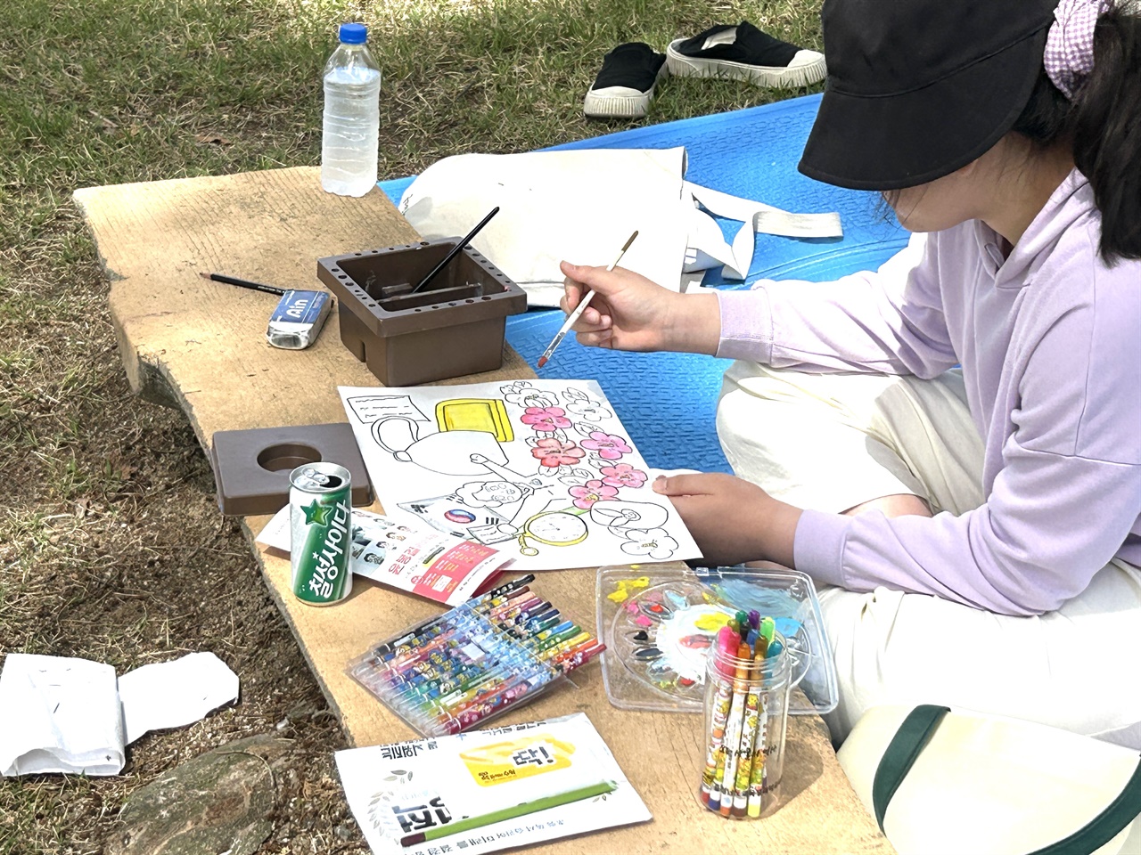 매헌 윤봉길 의사 관련 그림 그리기 대회에서 한 어린이가 그림을 그리고 있다.